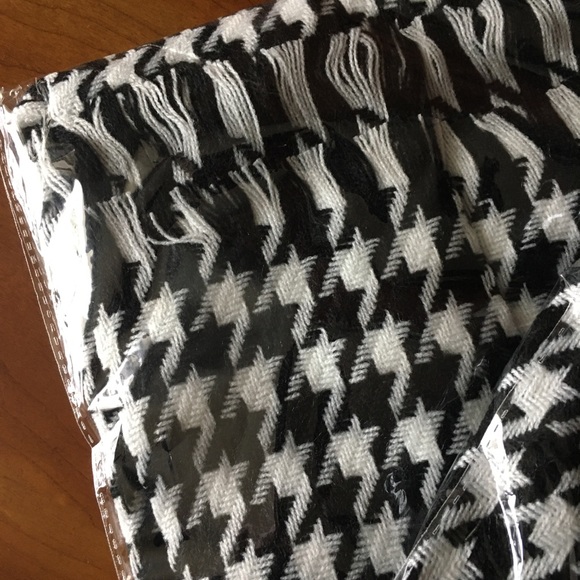 Houndstooth large blanket scarves - Picture 3 of 6